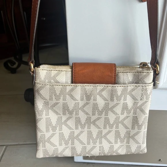 Michael Kors Fulton Small Crossbody - Picture 2 of 8